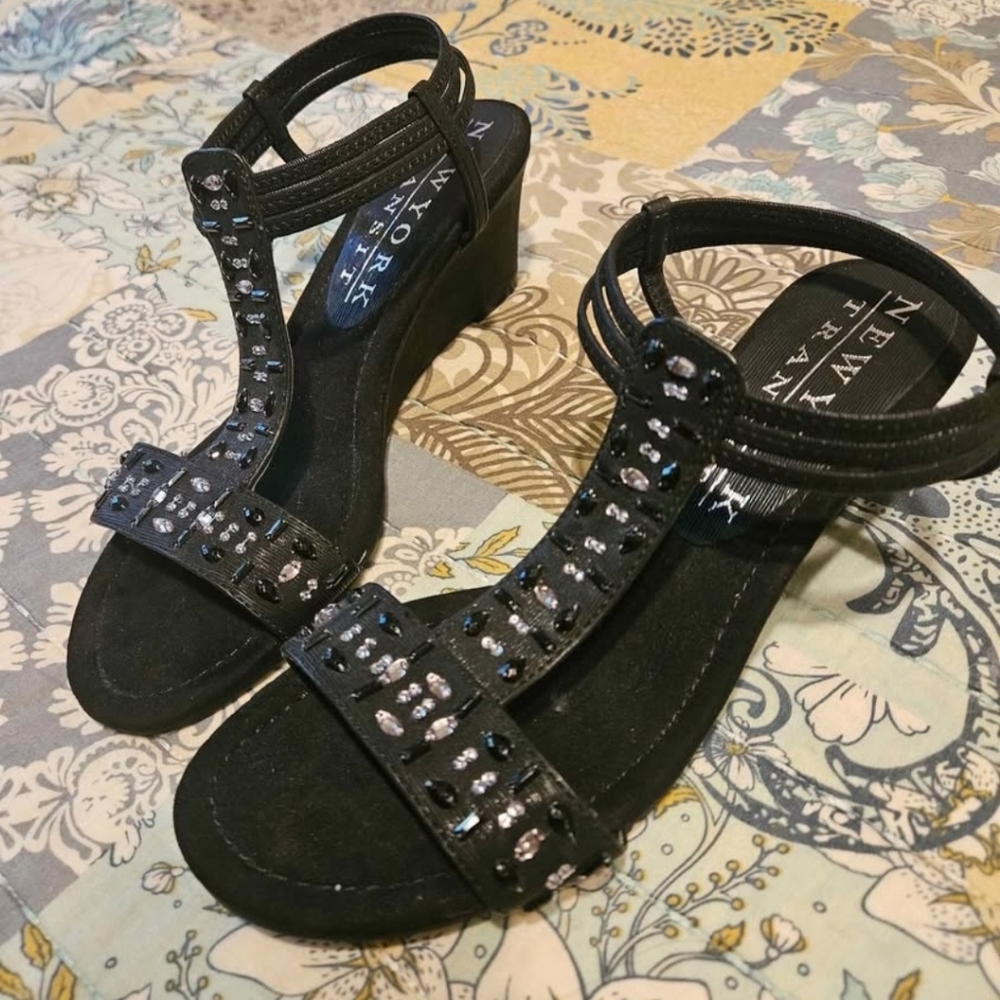 (SOLD)Rhinestone & Beaded Cute Sandles